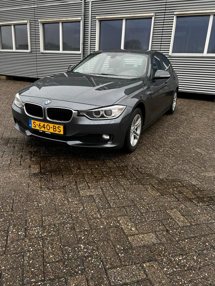 BMW 3-Serie 1.6 316I 2013 Grijs, Auto's, BMW, Particulier, 3-Serie, Benzine, Sedan, Handgeschakeld, Geïmporteerd, Zilver of Grijs