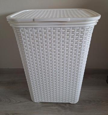 Kunststof wasmand met deksel wit 33x43x60 als nieuw! beschikbaar voor biedingen