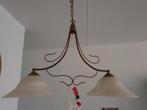 Hanglamp, bronskleur met 2 glazen kappen, Landelijk, Ophalen of Verzenden, Zo goed als nieuw, Glas