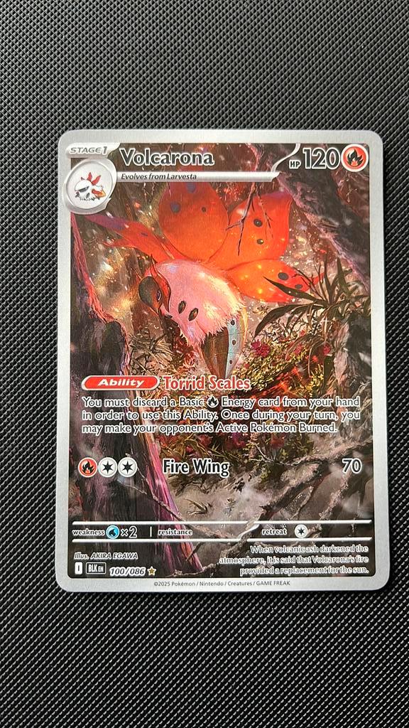 Volcarona blk 100, Hobby en Vrije tijd, Verzamelkaartspellen | Pokémon, Zo goed als nieuw, Ophalen