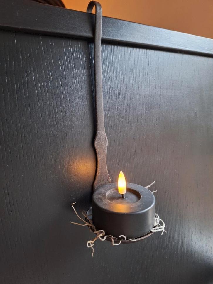 Decoratieve ijzeren kaarsenhouder, Antiek en Kunst, Antiek | Woonaccessoires, Ophalen of Verzenden