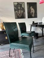 2 lederen, groene Italiaanse design stoelen., Huis en Inrichting, Stoelen, Ophalen, Twee, Overige kleuren, Leer
