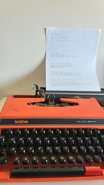 Gedicht getypt op typemachine. beschikbaar voor biedingen