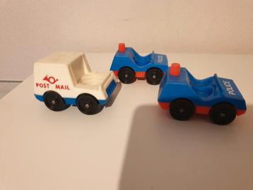 Vintage Fisher-Price autootjes. 2x politie auto. 1x postauto beschikbaar voor biedingen