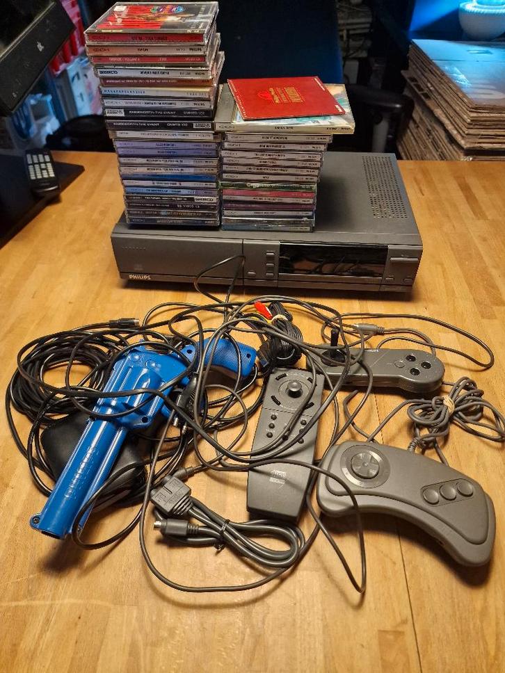 Philips CDI 220 met controllers, spellen en films oa Zelda, Spelcomputers en Games, Spelcomputers | Overige, Gebruikt, Ophalen of Verzenden