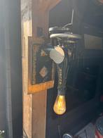 Lamp , oude naaimachine, Ophalen
