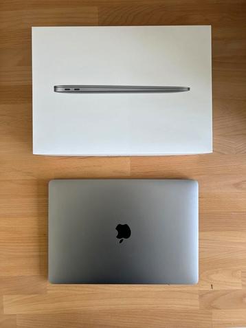 Apple MacBook Air M1 (2020) - 13 inch - 8GB Ram - 265GB SSD beschikbaar voor biedingen
