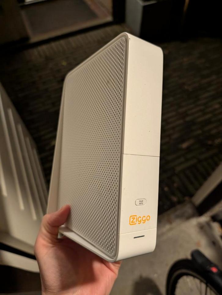 Ziggo Cable Modem - CH7465LG-ZG, Computers en Software, Routers en Modems, Gebruikt, Router met modem, Ophalen of Verzenden