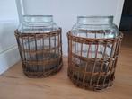 2 Grote Windlichten Rotan/Glas - 35cm, Huis en Inrichting, Woonaccessoires | Kandelaars en Kaarsen, Ophalen of Verzenden