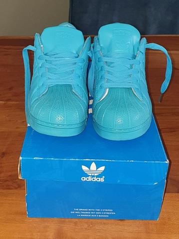 Adidas maat 38 beschikbaar voor biedingen