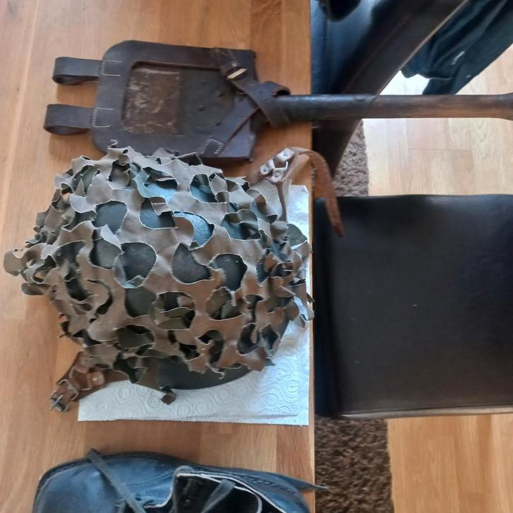 DDR NVA Oost-Duits Lot: Laarzen & Helm, Verzamelen, Militaria | Algemeen, Overige soorten, Kleding of Schoenen, Duitsland, Verzenden