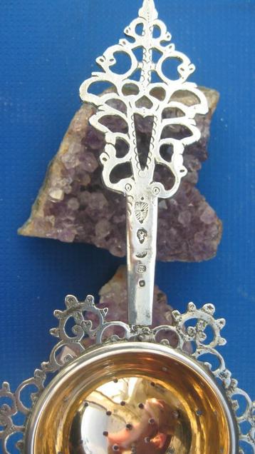 Zilveren theezeef met pseudo Hanau hallmarks  beschikbaar voor biedingen