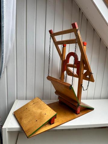Antieke houten ophaalbrug speelgoed beschikbaar voor biedingen
