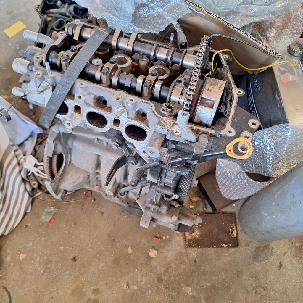 Motor en versnellingsbak toyota aygo citoen c1 en peugeot107, Auto-onderdelen, Motor en Toebehoren, Ophalen, Peugeot