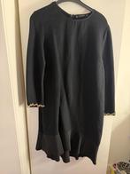 Zwarte jurk Zara Basic met gouden kettingdetails, Zwart, Maat 42/44 (L), Ophalen of Verzenden, Zo goed als nieuw
