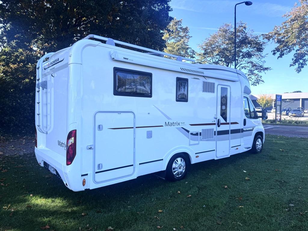Adria Matrix M 670 SL, Caravans en Kamperen, Campers, Airbags, Ringverwarming, Afzuigkap, Bedrijf