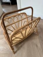 Rotan boekenrek / tijdschriftenrek – vintage / boho, Ophalen, Zo goed als nieuw