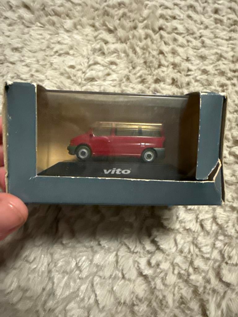 Mercedes-Benz Vito Modellauto - Rood, Overige merken, 1:50 of kleiner, Auto, Ophalen of Verzenden