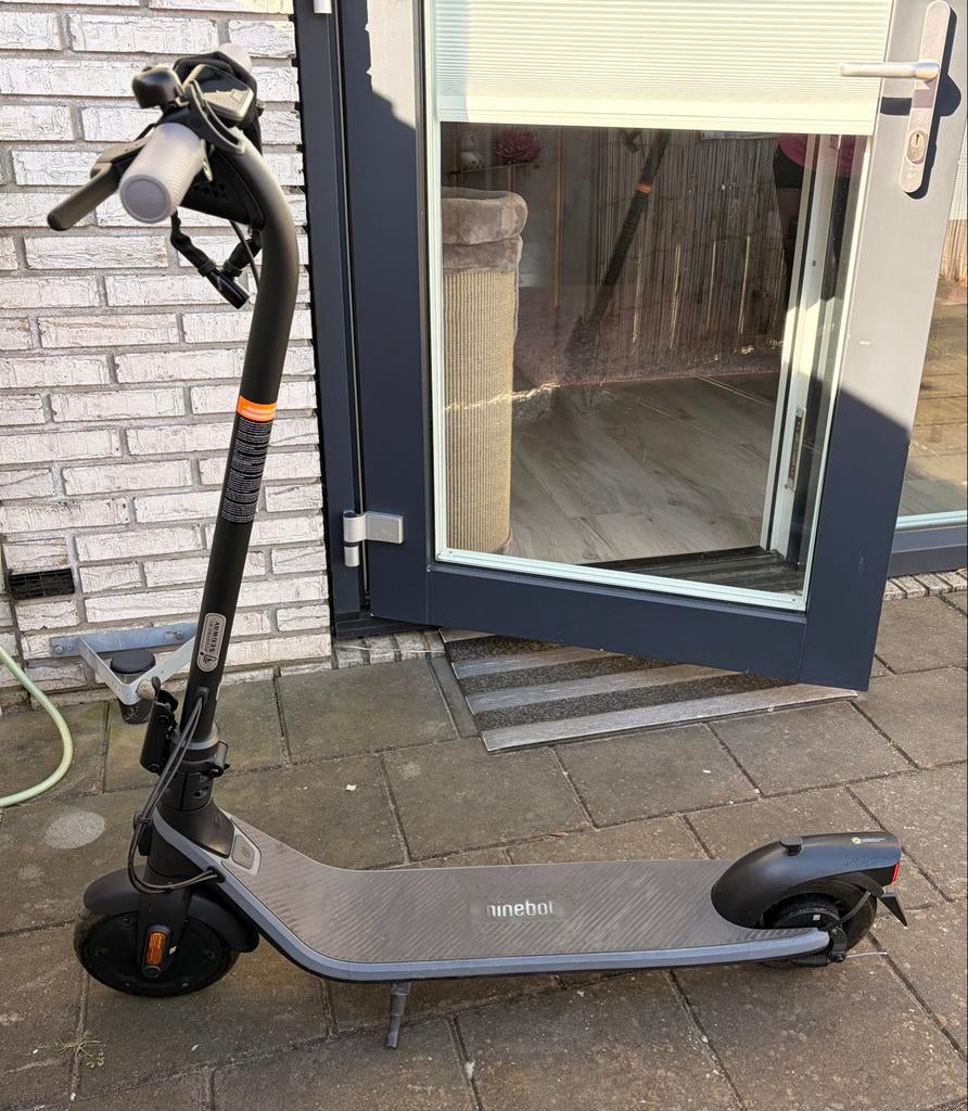 Segway-Ninebot E2 E Elektrische Step - 20 km/u, 20-25 km, Fietsen en Brommers, Steps, Ophalen, Zo goed als nieuw, Elektrische step (E-scooter)