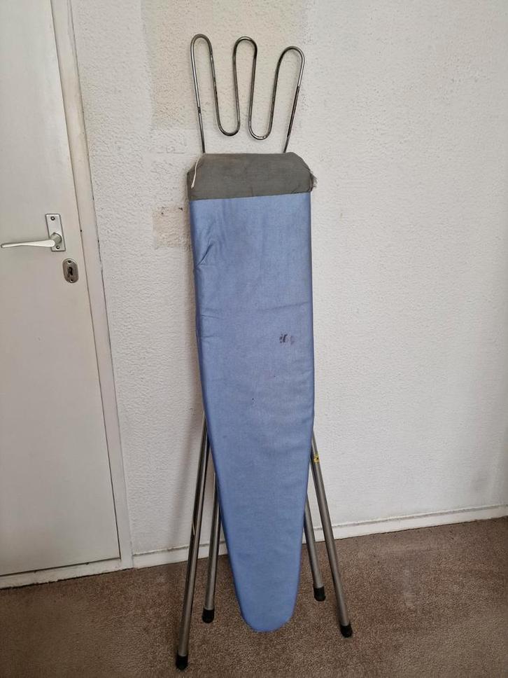 Strijkplank met ijzerhouder - Gebruikt, Witgoed en Apparatuur, Strijkijzers en Strijkplanken, Gebruikt, Strijkijzer met snoer