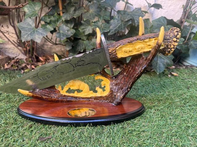 prachtige sier dolk/ jachtdolk, DE BERENJACHT, incl houder, Verzamelen, Militaria | Algemeen, Overige soorten, Mes of Dolk, Overige gebieden