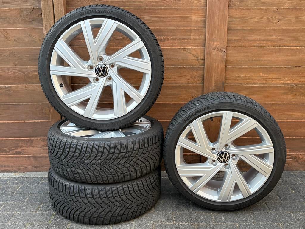 Vw Golf 8 Bergamo 18 inch velgen met banden, Auto-onderdelen, Banden en Velgen, 18 inch, Gebruikt, Banden en Velgen, Personenwagen
