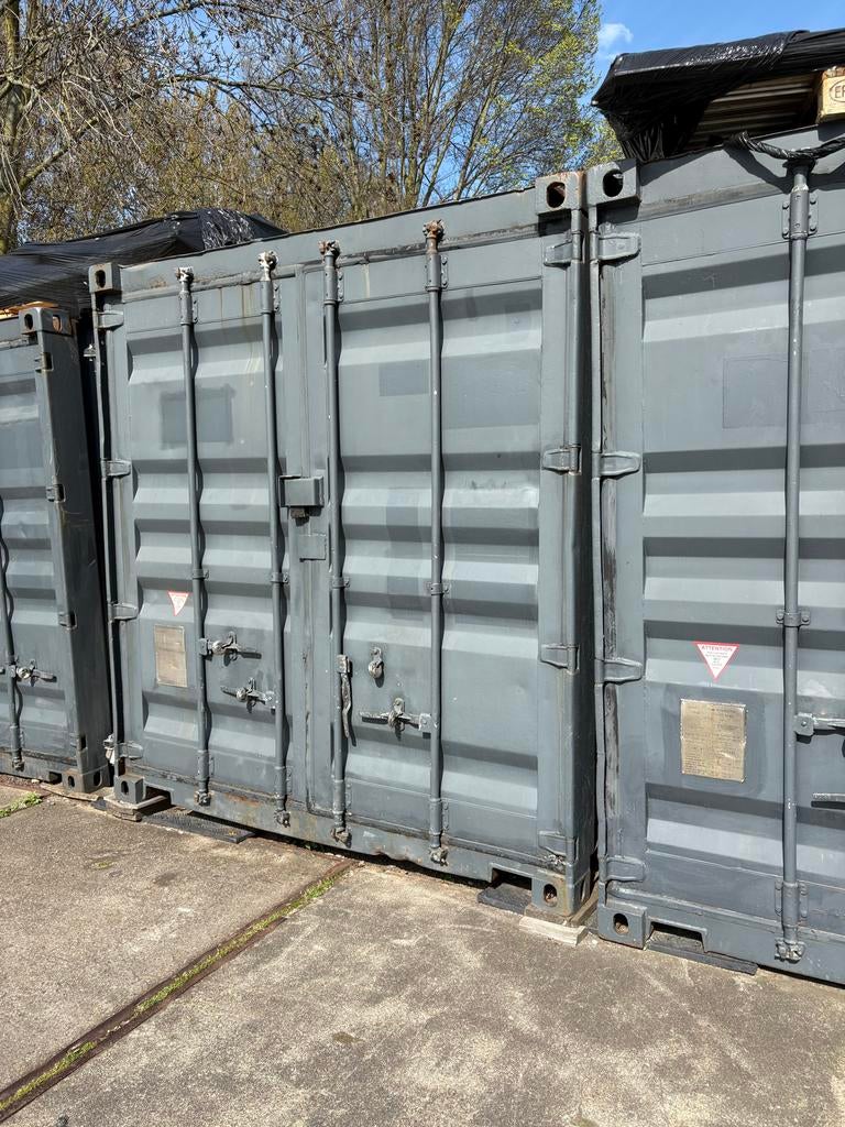 4 stuks 20’ zeecontainer (22G1), Ophalen