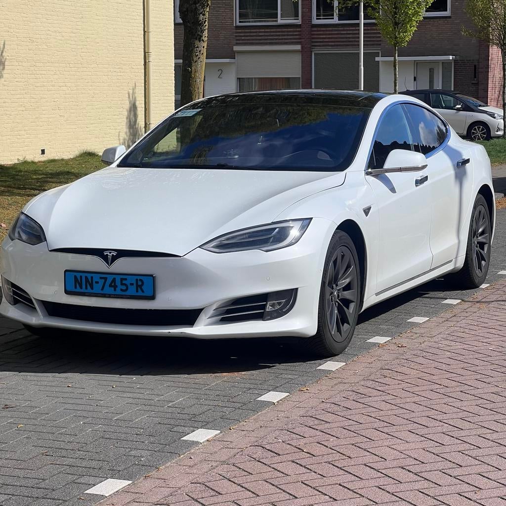 Tesla Model S 2017 Wit free supercharge, Auto's, Tesla, Automaat, Zwart, 110 €/maand, Model S