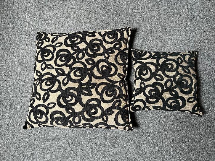 2 Luxe Kussens., Huis en Inrichting, Woonaccessoires | Kussens, Zo goed als nieuw, Beige, Vierkant, Ophalen of Verzenden