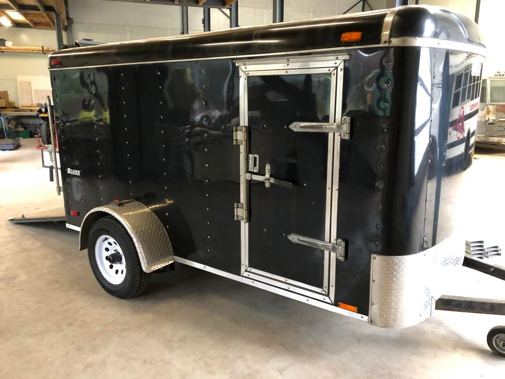 CargoMate Amerikaanse gesloten trailer aanhanger motor, Auto diversen, Aanhangers en Bagagewagens, Ophalen, Zo goed als nieuw