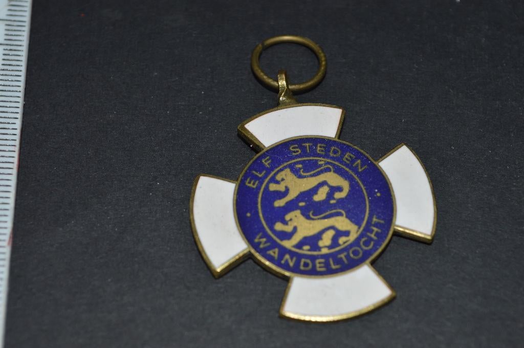 mooie vintage medaille ''ELFSTEDEN WANDELTOCHT '', Postzegels en Munten, Penningen en Medailles, Overige materialen, Nederland