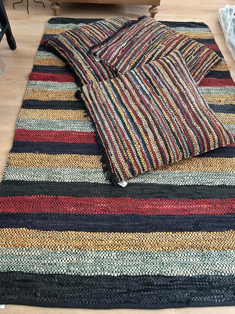 2 leren vloerkleden en 3 leren kussens, nieuw, Ophalen, Zwart, 150 tot 200 cm, Rechthoekig