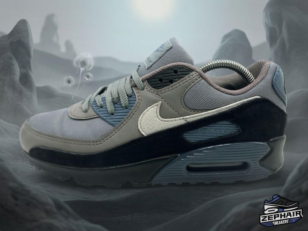 Nike Air Max 90 'Smoke Grey/Diffused Blue' EU42.5 2025, Colosseum 1, 1213 NL Hilversum, Nederland, Blauw, Nike, Ophalen of Verzenden