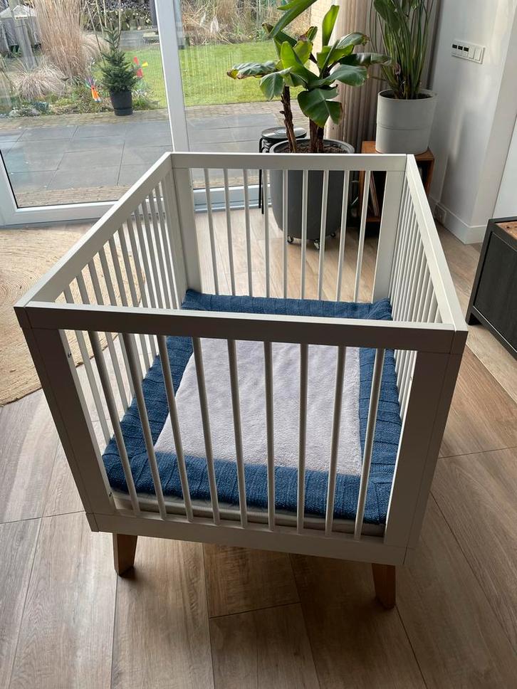 Kidsmill 60s Box met extra matras, in hoogte verstelbaar, Kinderen en Baby's, Boxen, Gebruikt, Vierkant, In hoogte verstelbaar