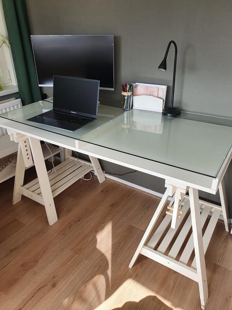 IKEA bureau met glazen blad en schragen, gebruikt, Ophalen, Gebruikt, In hoogte verstelbaar, IKEA