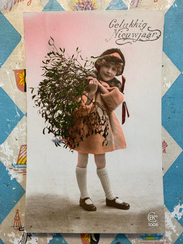 31-12-1925 Gelukkig Nieuwjaar - meisje met maretakken (NN), Verzamelen, Ophalen of Verzenden, 1920 tot 1940, Gelopen, Feest(dag)