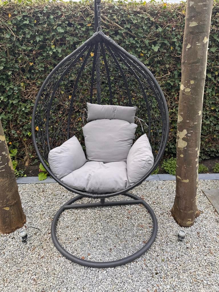 Zwarte hangstoel met grijze kussens, Tuin en Terras, Tuinstoelen, Ophalen, Zo goed als nieuw, Metaal