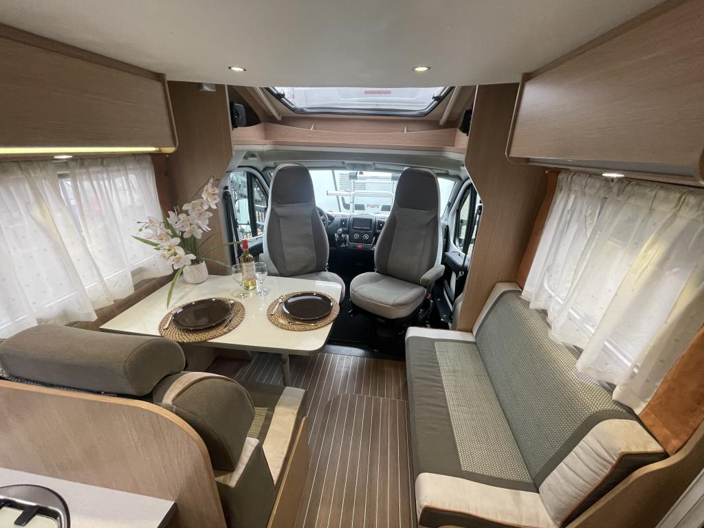 Sunlight Capron Liberté VIP 690 VIP FRANSBED+HEFBED DAKAIRC, Caravans en Kamperen, Campers, Sunlight, Overige brandstoffen, Bedrijf