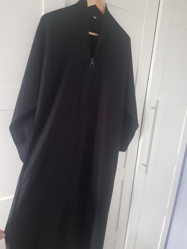 Nieuwe Abaya uit Dubai met bijpassende sjaal/hoofddoek 💫, Ophalen of Verzenden, Nieuw
