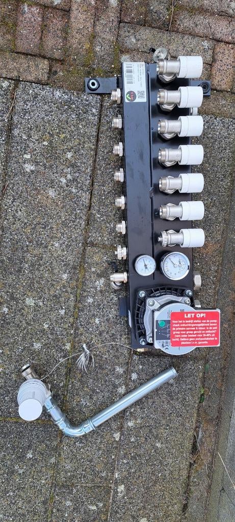 7-groeps vloerverdeler met Wilo pomp, Ophalen of Verzenden, Gebruikt, Overige typen