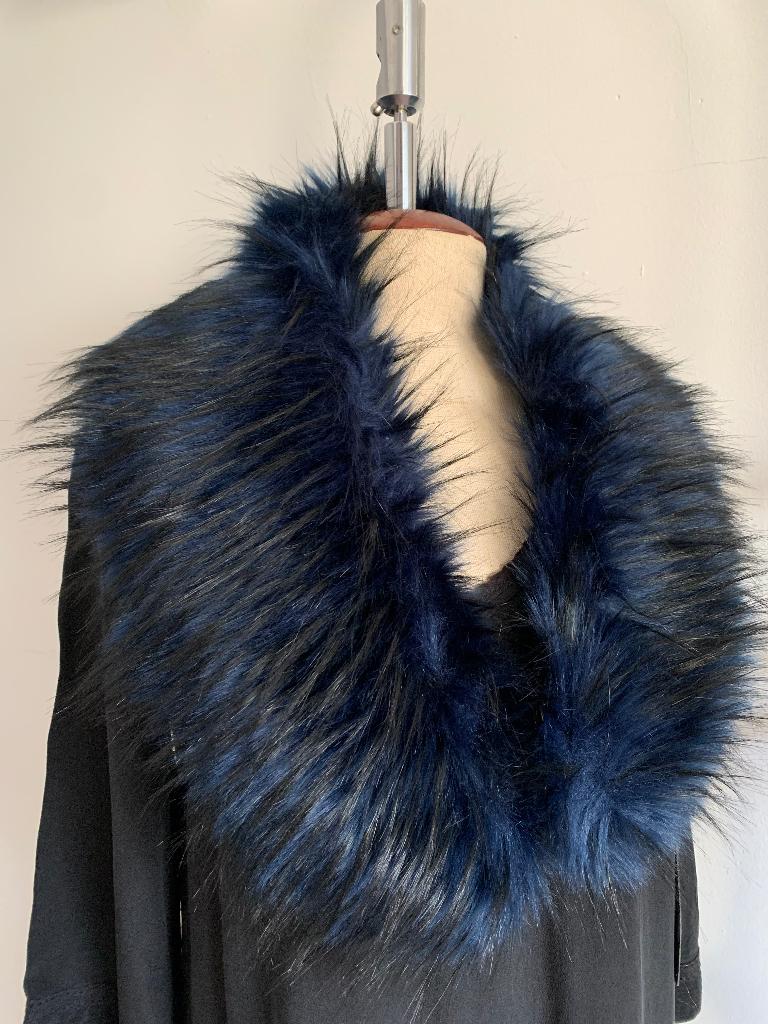 Angelina faux fake fur kraag blauw zwart, Maat 38/40 (M), Verzenden, Nieuw, Angelina