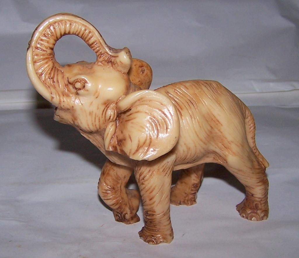 Prachtig handgesneden spekstenen beeld Olifant. Nwst., Verzamelen, Beelden en Beeldjes, Ophalen of Verzenden, Zo goed als nieuw