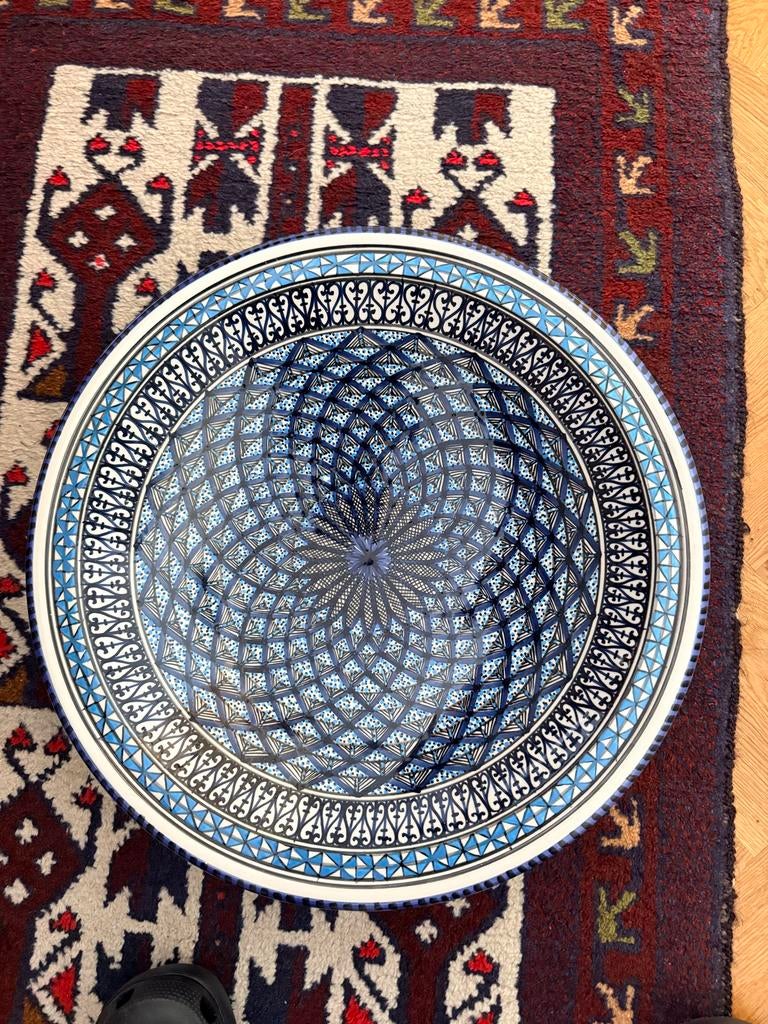 Prachtige handgemaakte Tunesische keramische schaal, Ophalen of Verzenden