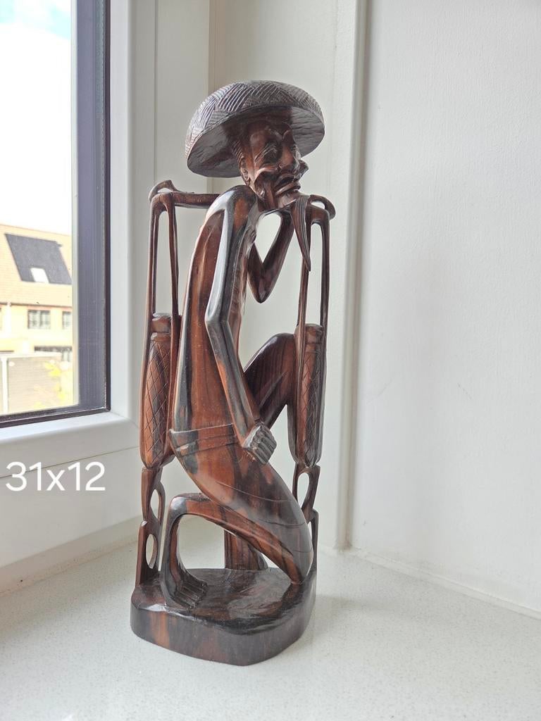 Vintage houten beeldje van Aziatische man met hoed, Antiek en Kunst, Kunst | Beelden en Houtsnijwerken, Ophalen of Verzenden