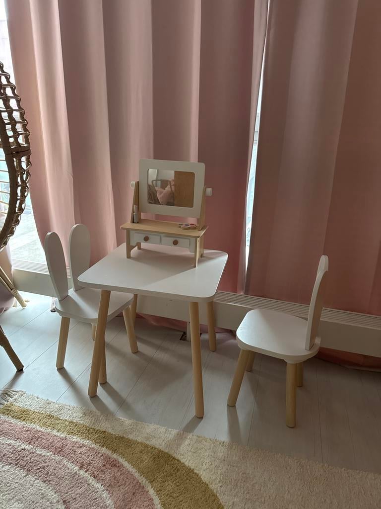 Petit Amelie kindertafel met 2 stoeltjes en kaptafeltje, Ophalen, Gebruikt, Tafel(s) en Stoel(en)