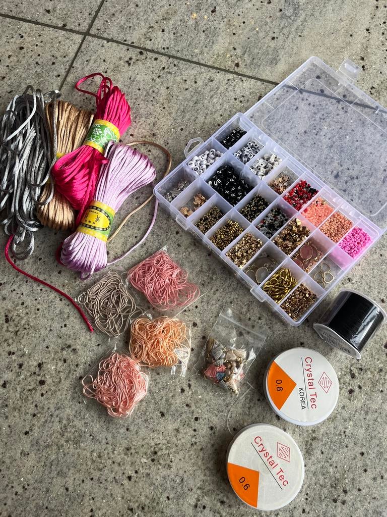 Sieraden maken, Sieraden, Tassen en Uiterlijk, Uiterlijk | Cosmetica en Make-up, Ophalen of Verzenden, Zo goed als nieuw, Zwart