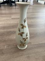 Porseleinen vaas met goudkleurige decoratie, Ophalen of Verzenden
