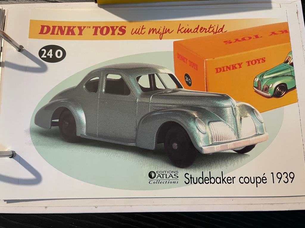 Dinky Toys Atlas Studebaker Coupé 1939 met Certificaat, Hobby en Vrije tijd, Modelauto's | 1:43, Ophalen of Verzenden, Zo goed als nieuw