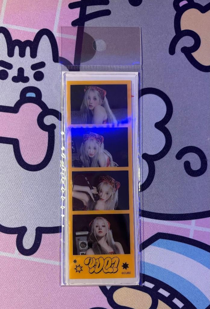 Gidle Yuqi happy freak day 4cut photocard, Ophalen of Verzenden, Nieuw, Foto of Kaart