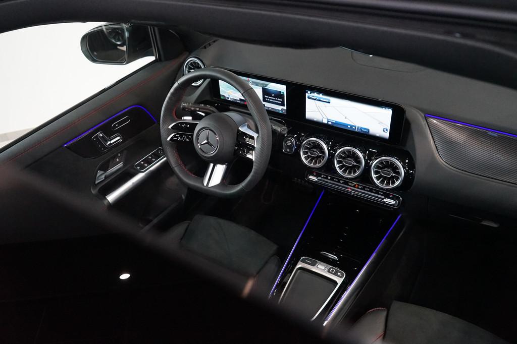 Mercedes-Benz GLA 200 AMG  PANO  ELEK.KLEP  CAMERA, 12 maanden, 15 km/l, Zwart, 4 cilinders